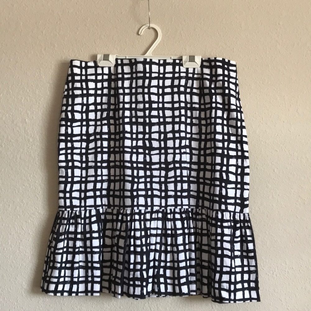 Black and white printed skirt
